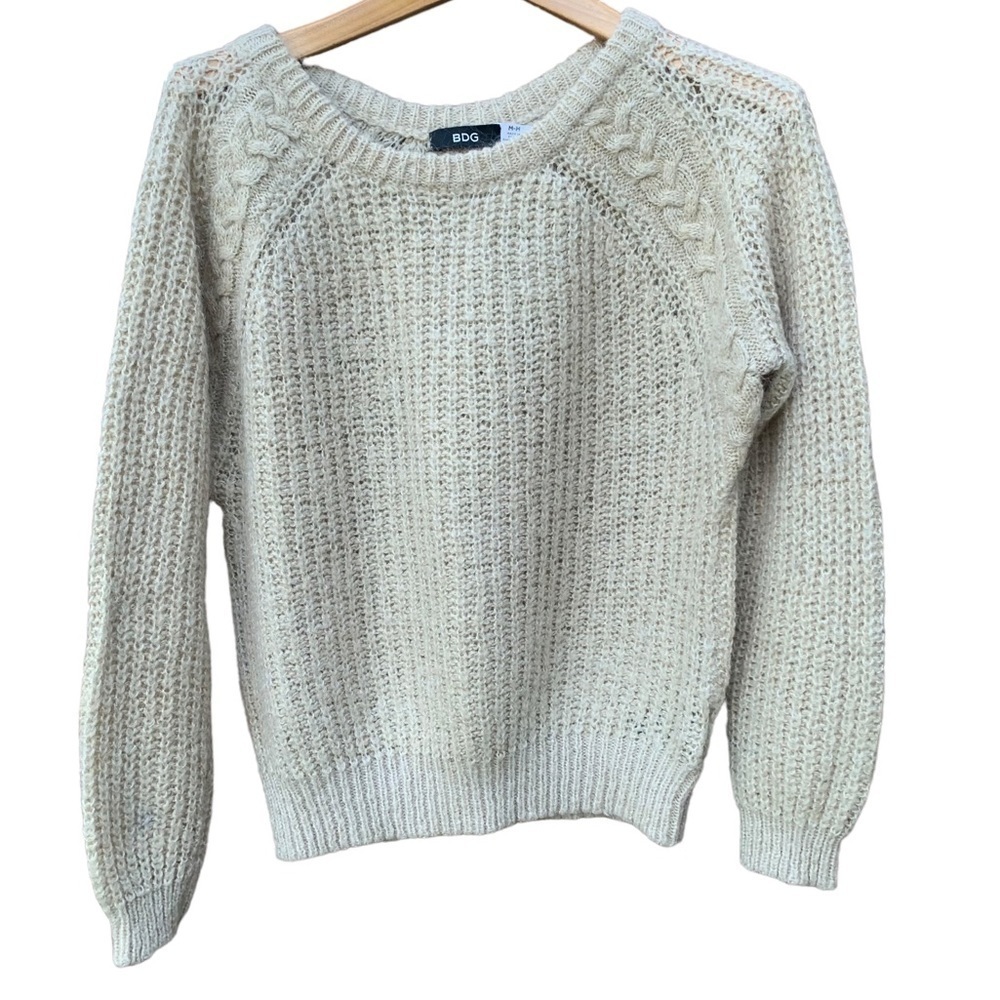 Bdg women's medium cream knit sweater